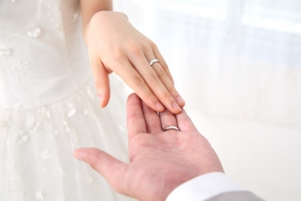 指のタイプ別結婚指輪の選び方