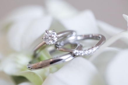 結婚指輪のダイヤをどこにつけるか