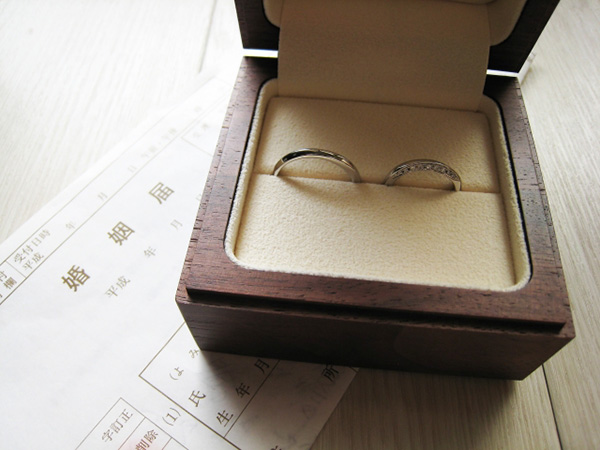 婚約指輪のデザインはどうする？定番やNGなものを教えて！