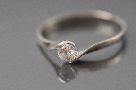婚約指輪のダイヤの傷対処法