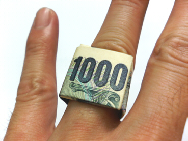 「紙幣」で指輪を作る方法