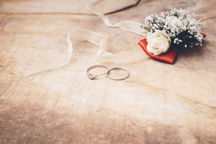手ごろな結婚指輪を探す方法