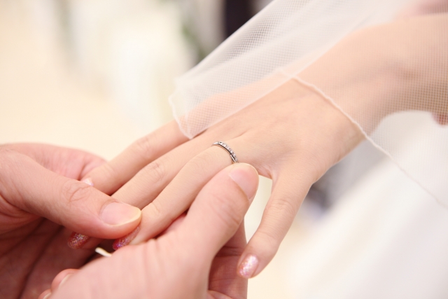 ホワイトゴールド結婚指輪